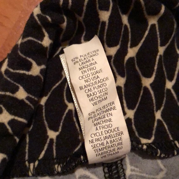 LuLaRoe black scale print leggings - Picture 7 of 7